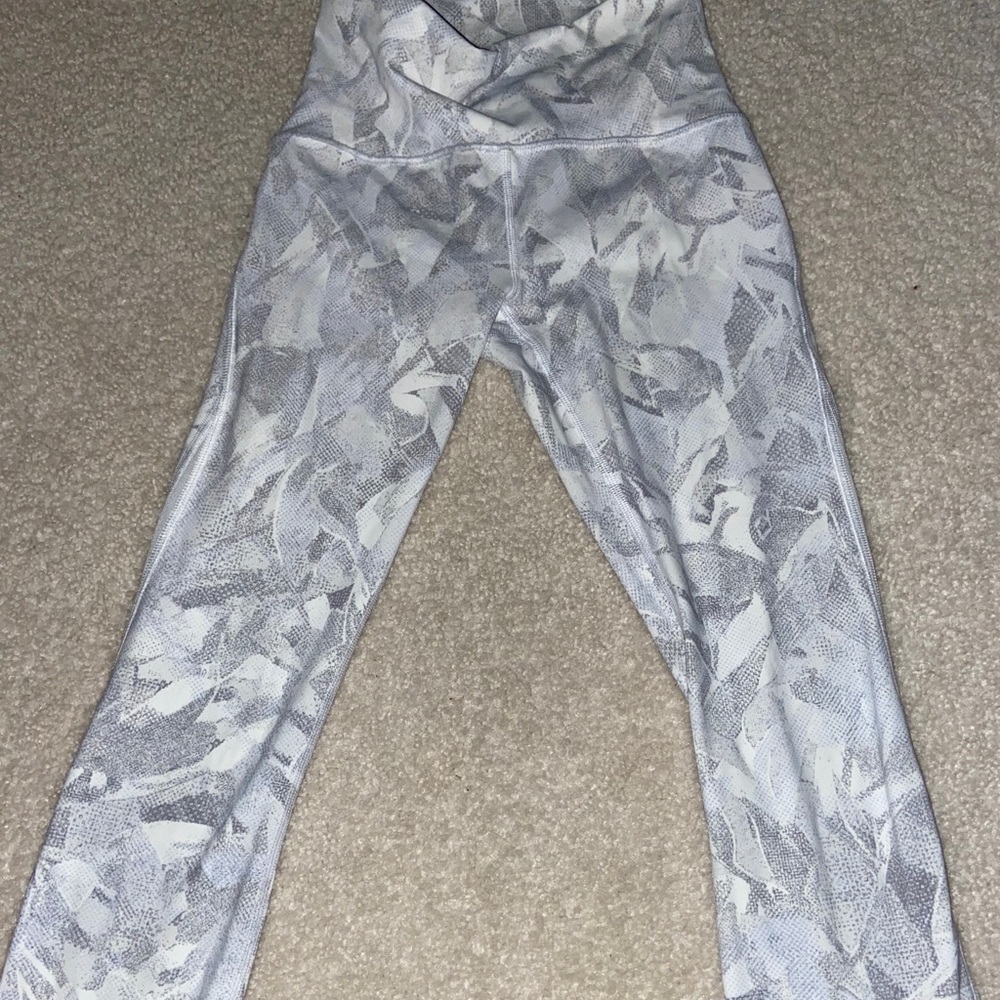 wunder under size 2 lululemon leggings